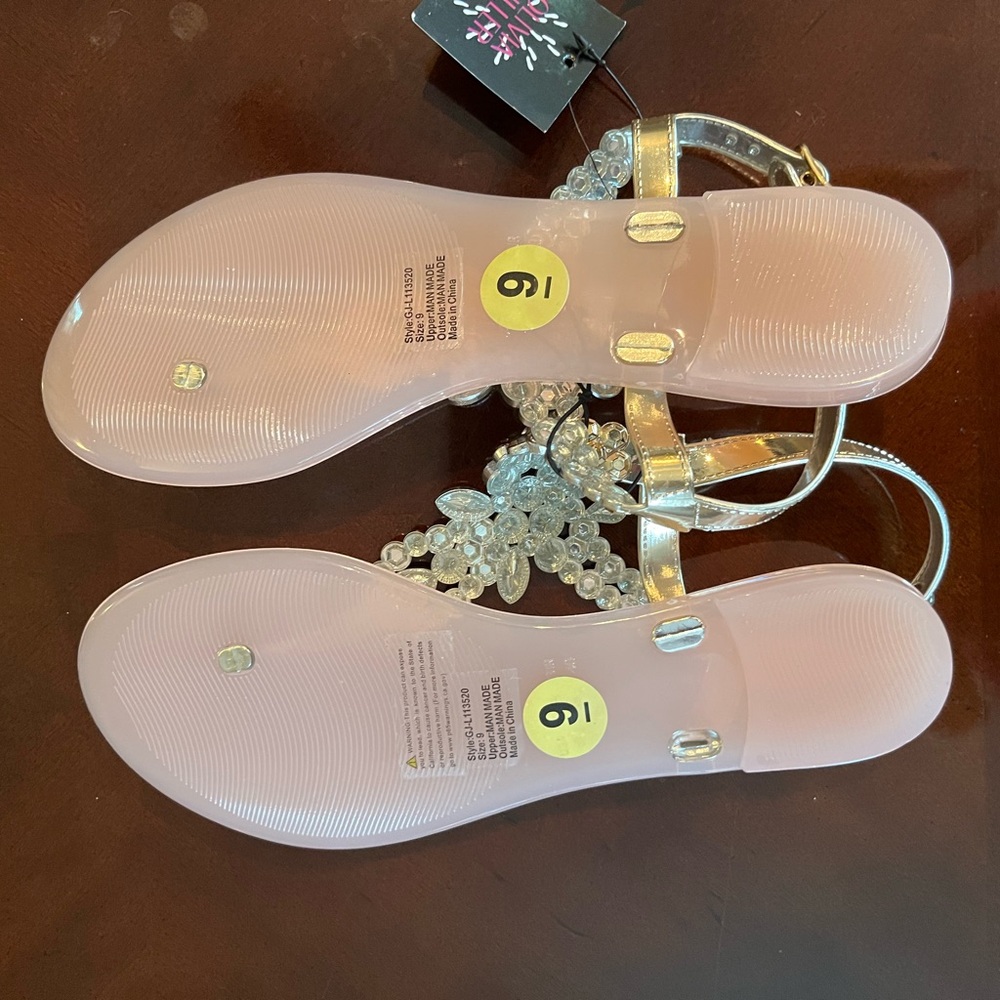 New Sandals never worn